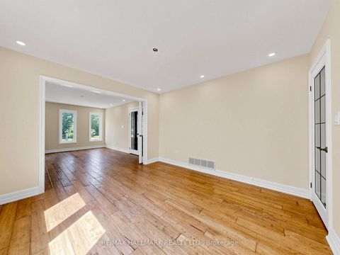 Photo 6 at 25 Kersey Crescent, North Richvale, Richmond Hill