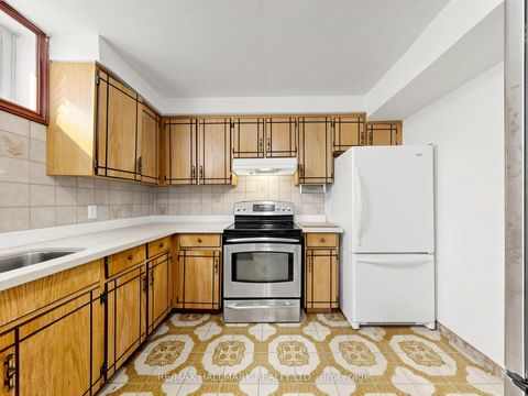 Photo 31 at 25 Kersey Crescent, North Richvale, Richmond Hill