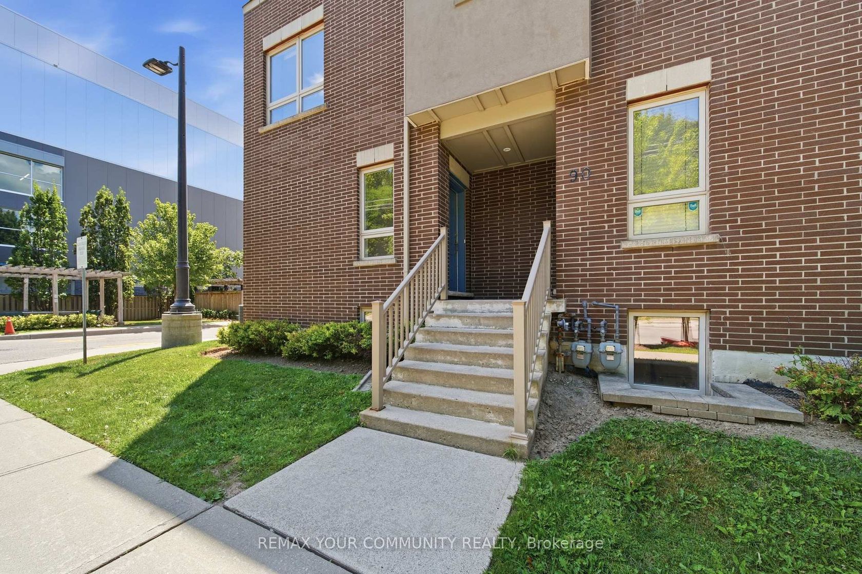 2 - 90 Caledonia Park Road, Davenport, Toronto photo number 2