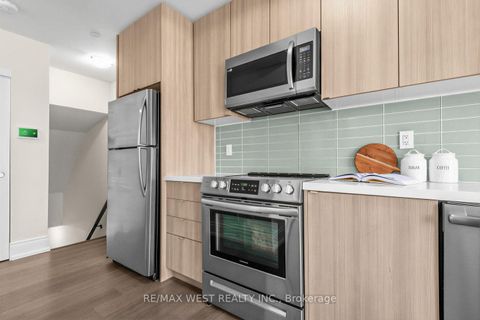 Photo 4 at 303 - 1150 Briar Hill Avenue, Belgravia, Toronto