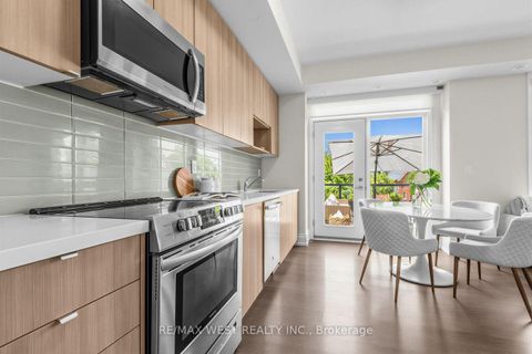 Photo 7 at 303 - 1150 Briar Hill Avenue, Belgravia, Toronto