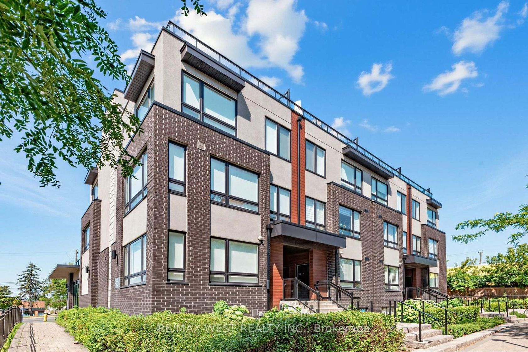 303 - 1150 Briar Hill Avenue, Belgravia, Toronto 