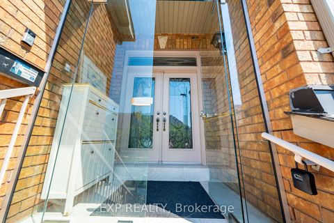 Photo 4 at 3 Baffin Court, Langstaff, Richmond Hill