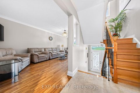 Photo 8 at 3 Baffin Court, Langstaff, Richmond Hill