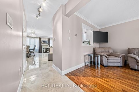 Photo 10 at 3 Baffin Court, Langstaff, Richmond Hill