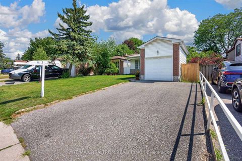 Photo 2 at 29 Springhead Gardens, North Richvale, Richmond Hill