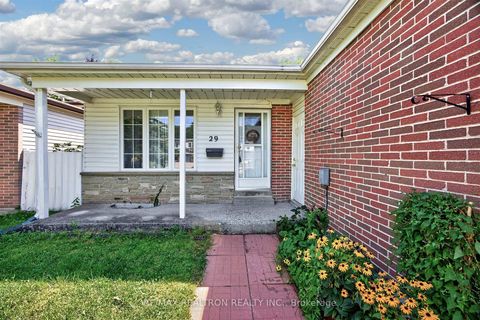 Photo 3 at 29 Springhead Gardens, North Richvale, Richmond Hill