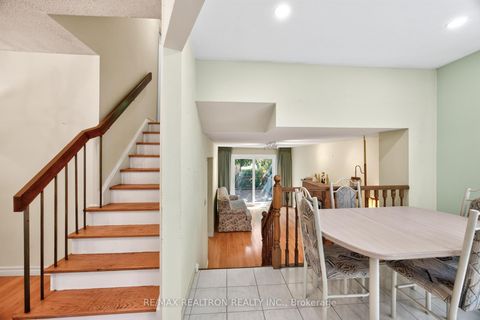 Photo 11 at 29 Springhead Gardens, North Richvale, Richmond Hill
