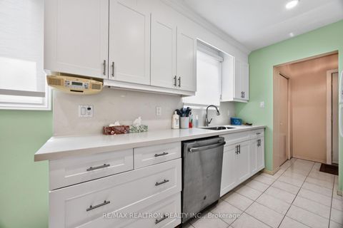 Photo 15 at 29 Springhead Gardens, North Richvale, Richmond Hill