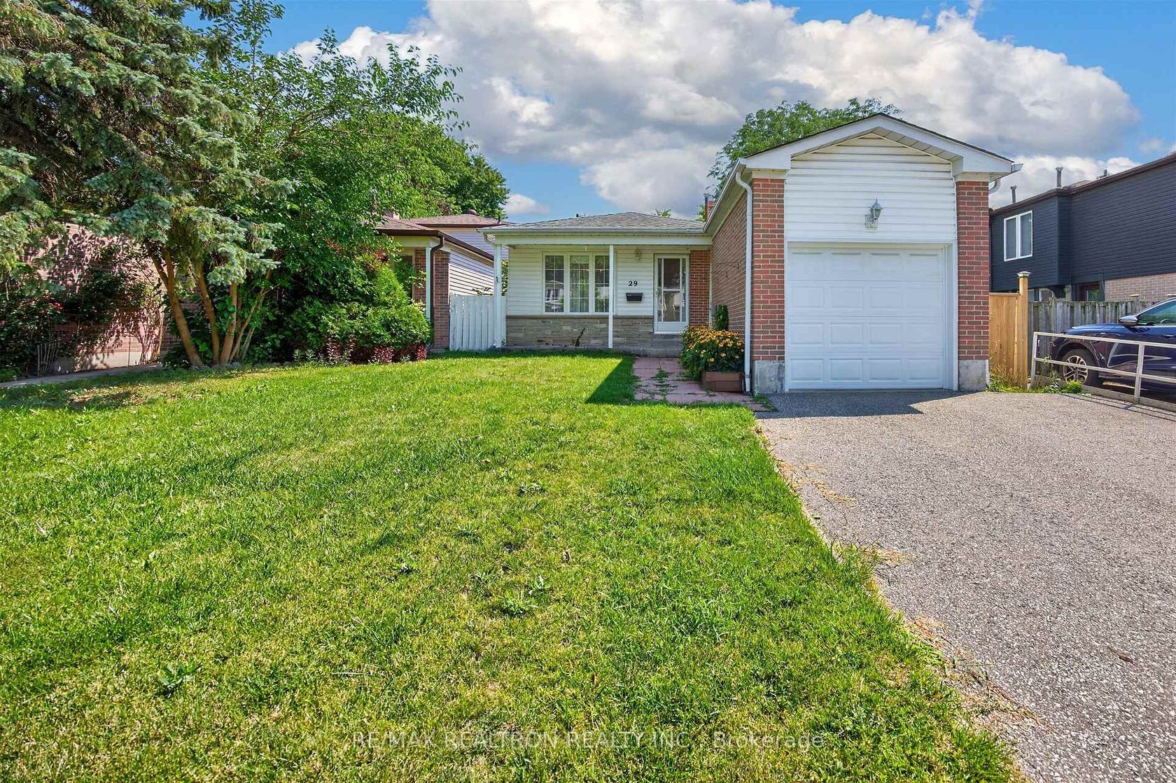 29 Springhead Gardens, North Richvale, Richmond Hill photo 2