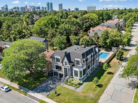 Photo 2 at 35 Lloydminster Crescent, Newtonbrook East, Toronto