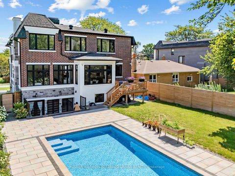 Photo 4 at 35 Lloydminster Crescent, Newtonbrook East, Toronto