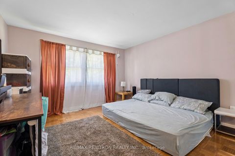 Photo 12 at 383 Sandford Street, Central Newmarket, Newmarket