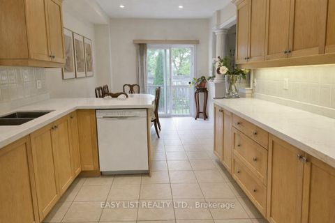 Photo 7 at 171 Stonebriar Drive, Maple, Vaughan