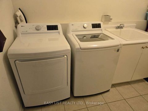 Photo 13 at 171 Stonebriar Drive, Maple, Vaughan