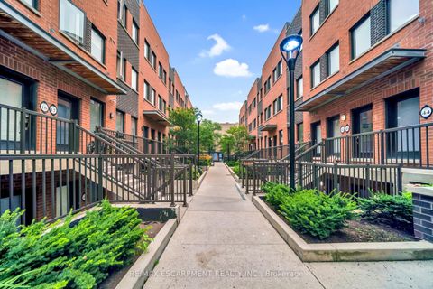 Photo 3 at 29 - 869 Wilson Avenue, CFB, Toronto