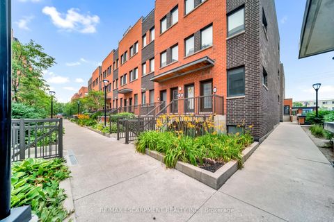 Photo 4 at 29 - 869 Wilson Avenue, CFB, Toronto