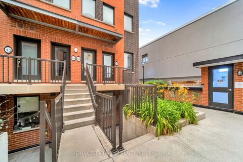 Photo 5 at 29 - 869 Wilson Avenue, CFB, Toronto