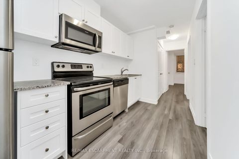 Photo 13 at 29 - 869 Wilson Avenue, CFB, Toronto