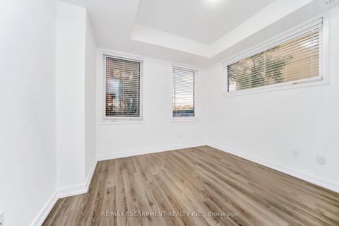 Photo 18 at 29 - 869 Wilson Avenue, CFB, Toronto