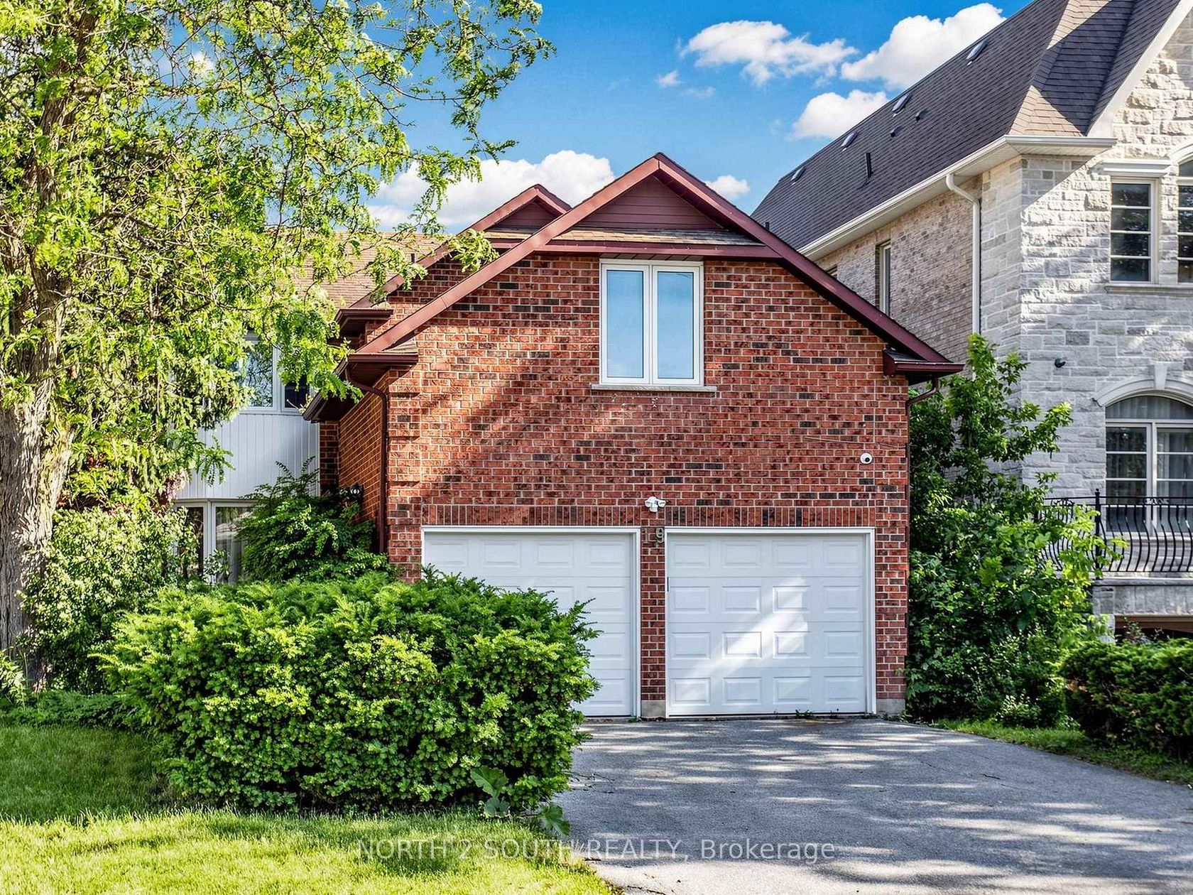 19 Roosevelt Drive, South Richvale, Richmond Hill photo number 2
