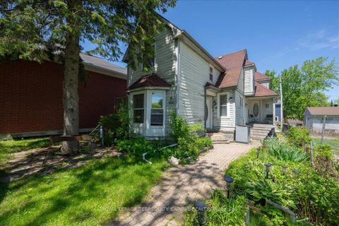 Photo 1 at 260 Douglas Road, Oak Ridges Lake Wilcox, Richmond Hill