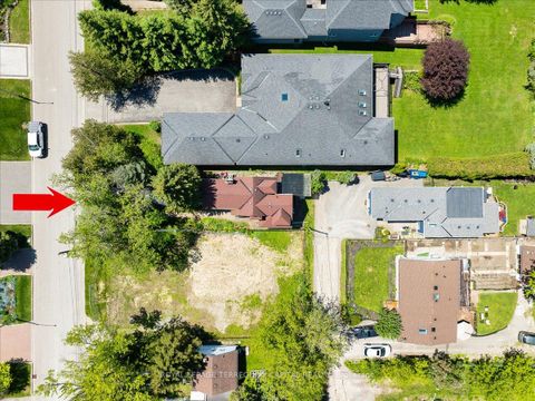 Photo 3 at 260 Douglas Road, Oak Ridges Lake Wilcox, Richmond Hill