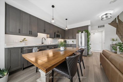 Photo 7 at 203 - 3905 Major Mackenzie Drive, Vellore Village, Vaughan