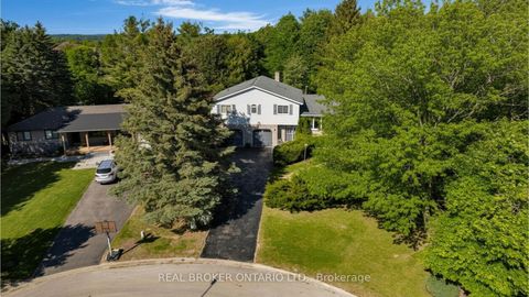 Photo 4 at 215 Mary Anne Drive, Painswick North, Barrie