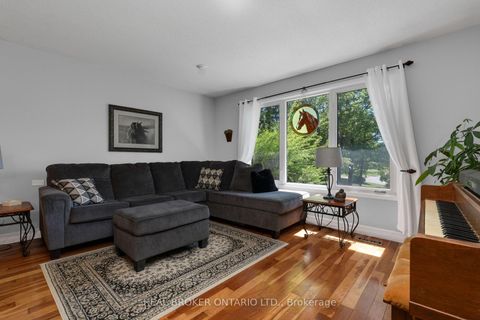 Photo 9 at 215 Mary Anne Drive, Painswick North, Barrie