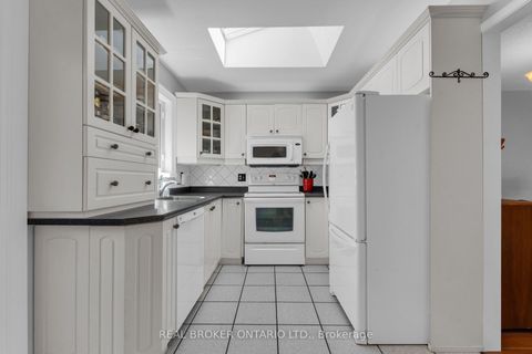 Photo 14 at 215 Mary Anne Drive, Painswick North, Barrie