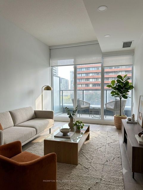 Photo 8 at 326 - 3 Concord Cityplace Way, Waterfront Communities C1, Toronto