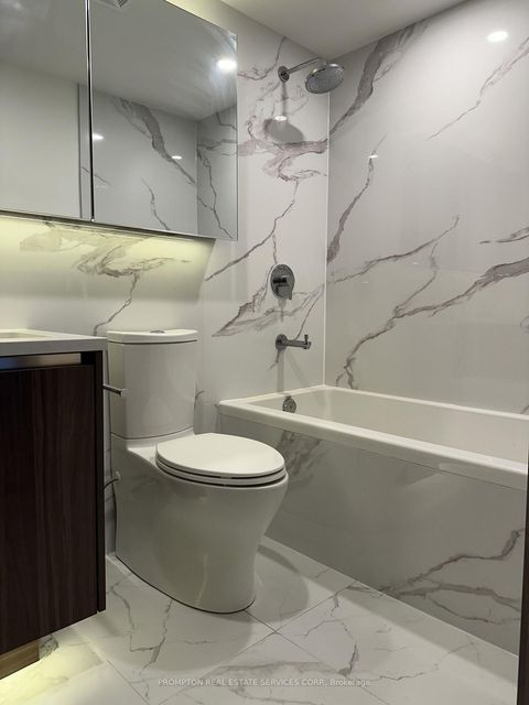 Photo 13 at 326 - 3 Concord Cityplace Way, Waterfront Communities C1, Toronto