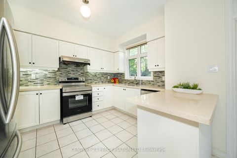 Photo 12 at 22 William Poole Way, Willowdale East, Toronto
