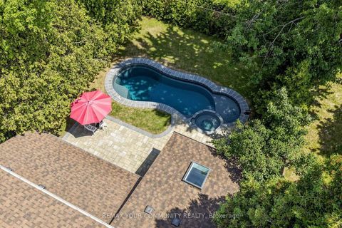 Photo 2 at 3 Cobblestone Drive, Don Valley Village, Toronto