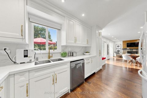 Photo 10 at 3 Cobblestone Drive, Don Valley Village, Toronto