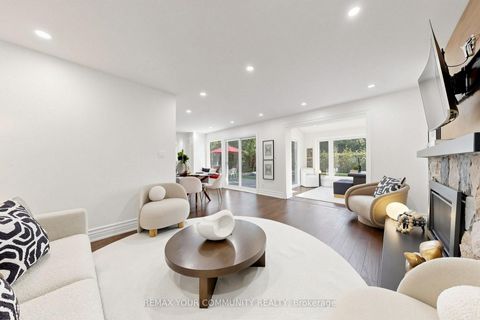 Photo 16 at 3 Cobblestone Drive, Don Valley Village, Toronto