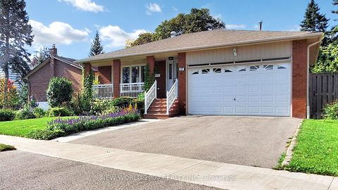 Photo 2 at 17 Squirewood Road, Pleasant View, Toronto