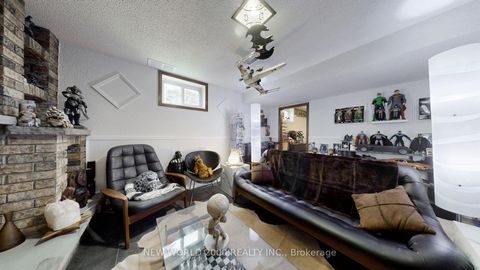 Photo 32 at 17 Squirewood Road, Pleasant View, Toronto