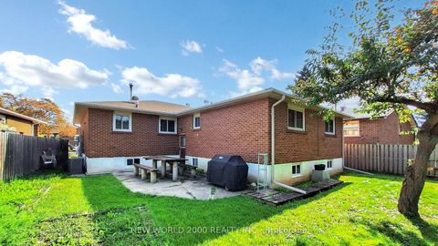 Photo 34 at 17 Squirewood Road, Pleasant View, Toronto