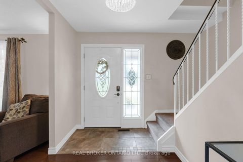 Photo 3 at 40 Farmingdale Crescent, Cundles East, Barrie