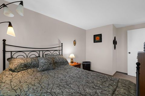 Photo 24 at 40 Farmingdale Crescent, Cundles East, Barrie