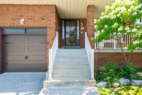 Photo 1 at 11 Timber Lane, East Woodbridge, Vaughan