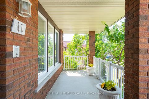 Photo 2 at 11 Timber Lane, East Woodbridge, Vaughan