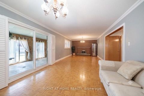 Photo 8 at 11 Timber Lane, East Woodbridge, Vaughan