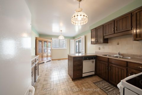 Photo 9 at 11 Timber Lane, East Woodbridge, Vaughan