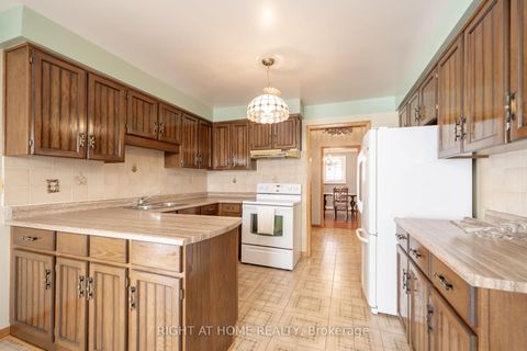 Photo 10 at 11 Timber Lane, East Woodbridge, Vaughan