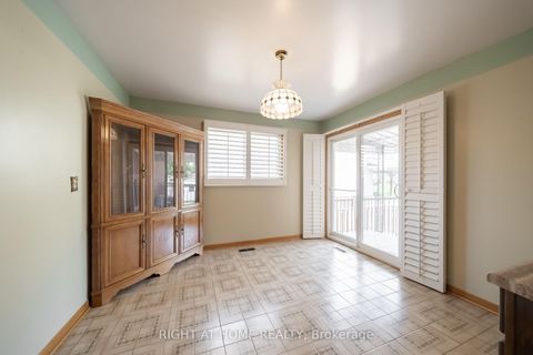 Photo 11 at 11 Timber Lane, East Woodbridge, Vaughan