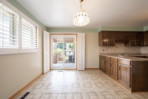 Photo 12 at 11 Timber Lane, East Woodbridge, Vaughan