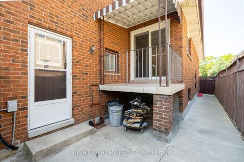 Photo 45 at 11 Timber Lane, East Woodbridge, Vaughan